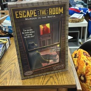 Escape the‎ Room Murder in the Mafia 3D Game Like New